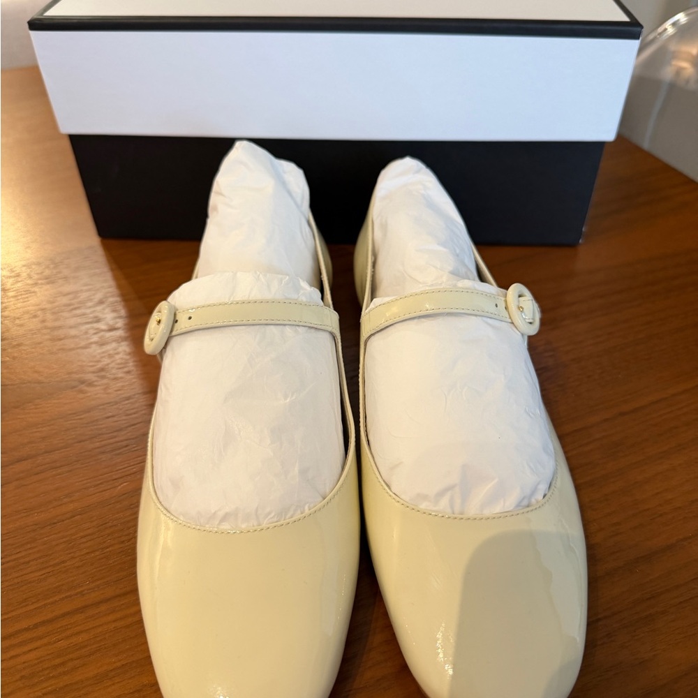 Larroudé Blair Ballet Flat In Ivory